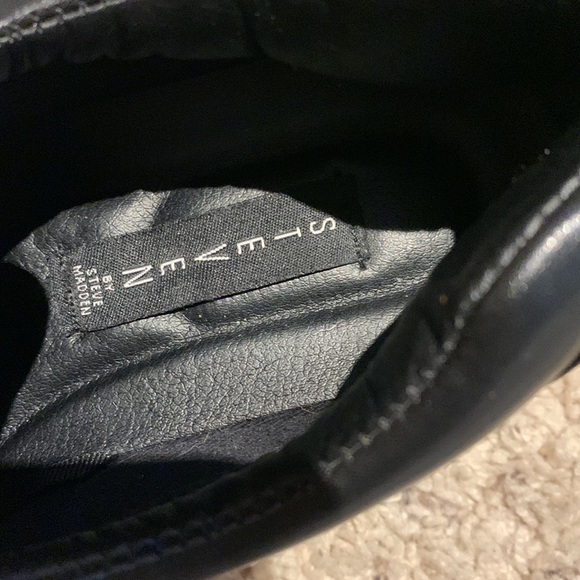 Steve Madden Slip Ons, super cute! - Picture 2 of 4